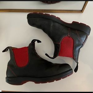 Blundstones size UK 5 (men 6 // women 7)
